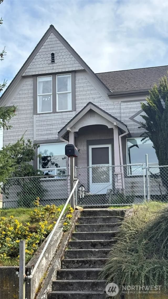 Property photo for 502 E Wright Avenue, Tacoma photo 3
