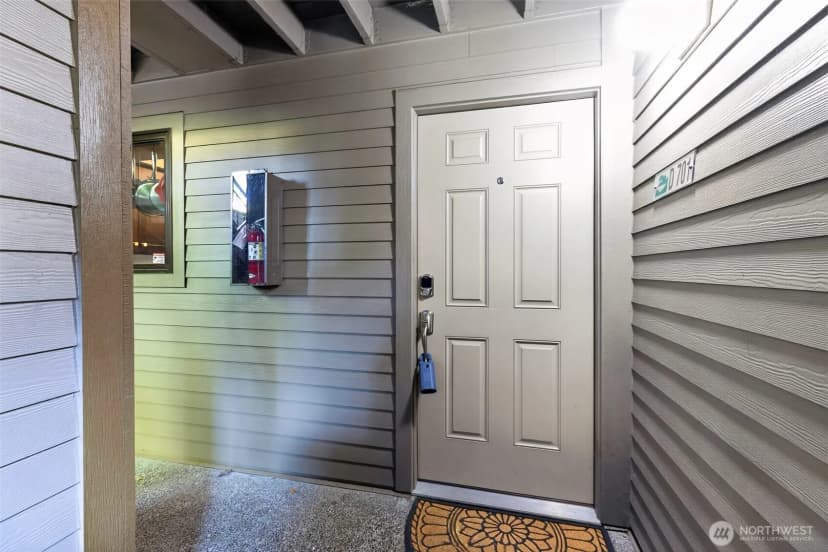 Property photo for 4895 76th Street Sw #d701, Mukilteo photo 5