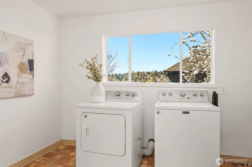 Property photo for 1403 W Dravus Street, Seattle photo 22
