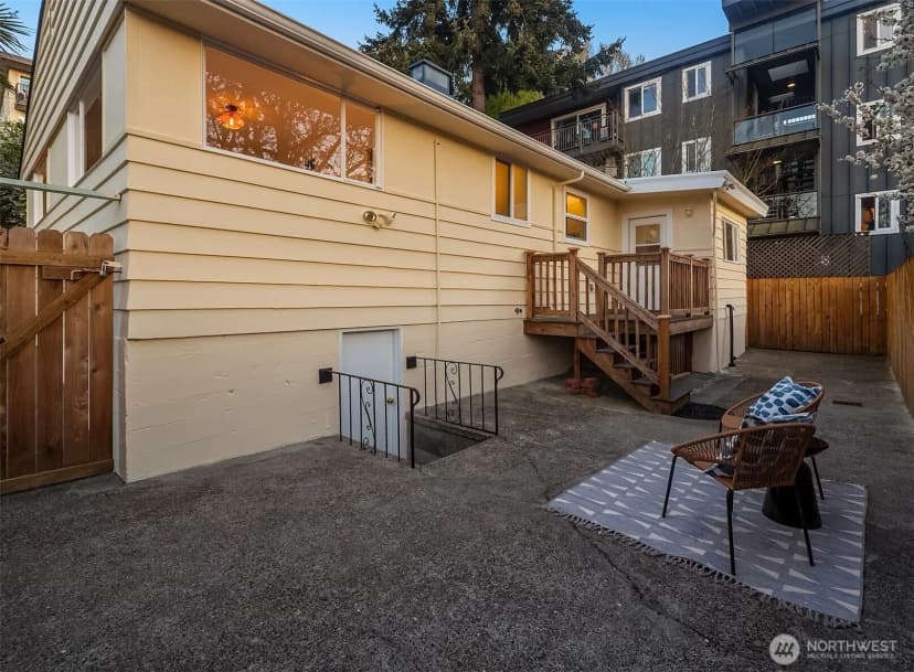 Property photo for 1403 W Dravus Street, Seattle photo 27