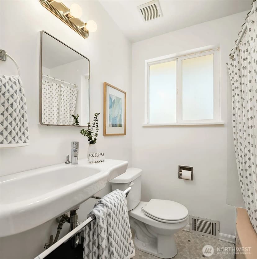 Property photo for 1403 W Dravus Street, Seattle photo 21