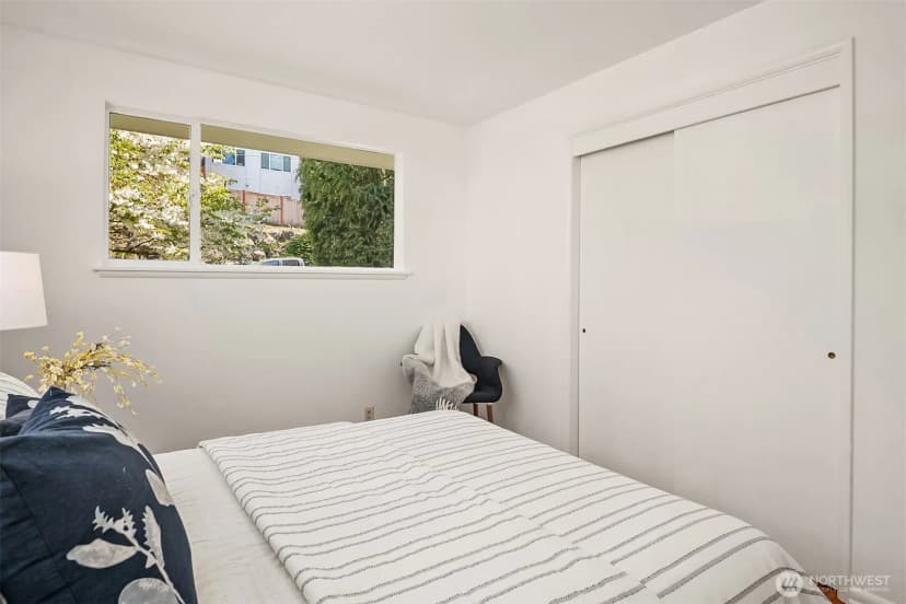 Property photo for 1403 W Dravus Street, Seattle photo 19