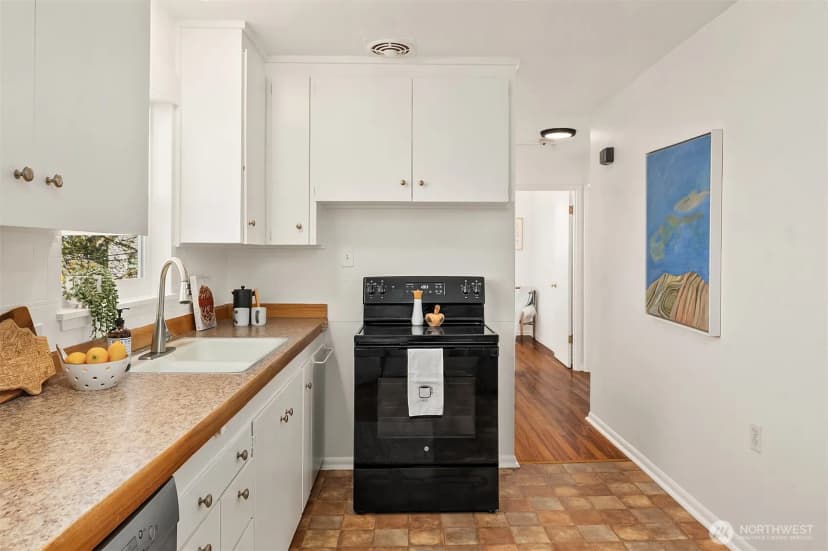 Property photo for 1403 W Dravus Street, Seattle photo 16