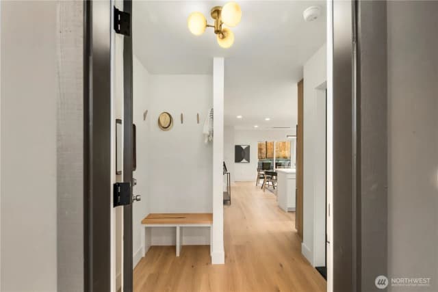 Property photo for 524 Ne 89th Street #b, Seattle photo 2