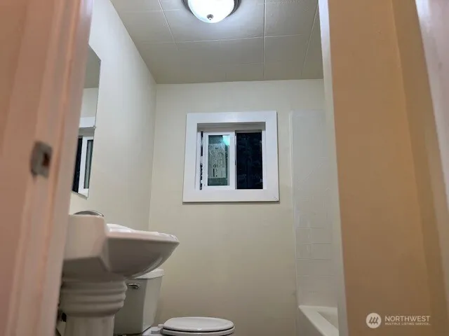 Property photo for 12524 Addison Street Sw, Lakewood photo 5