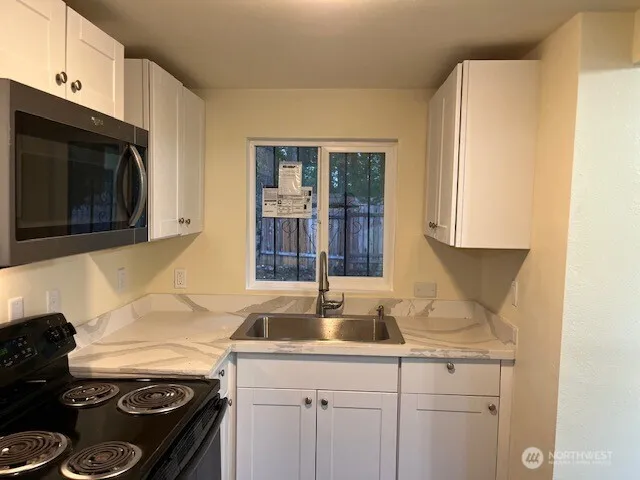 Property photo for 12524 Addison Street Sw, Lakewood photo 8