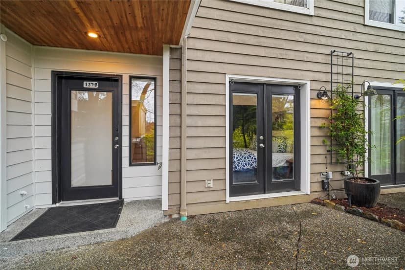 Property photo for 127 25th Avenue E #b, Seattle photo 2