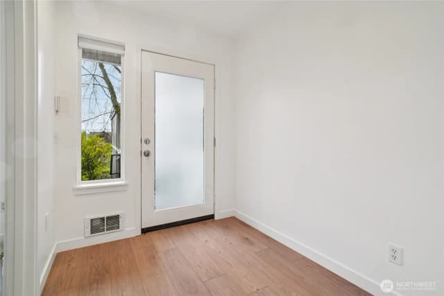Property photo for 127 25th Avenue E #b, Seattle photo 3