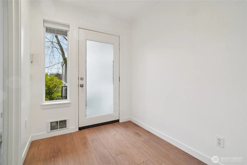 Property photo for 127 25th Avenue E #b, Seattle photo 3