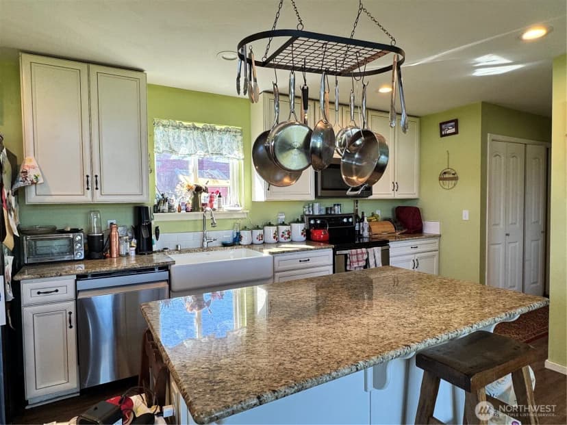 Property photo for 886 West Beach Road, Coupeville photo 33
