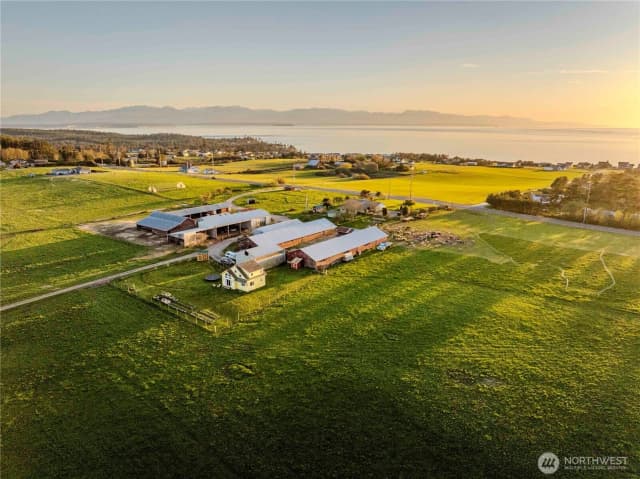 Property photo for 886 West Beach Road, Coupeville photo 2