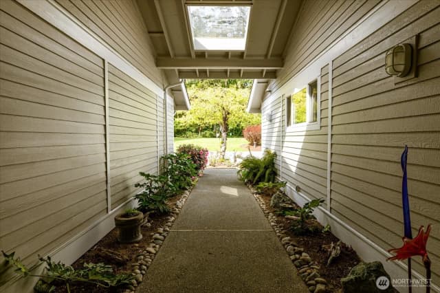 Property photo for 2418 James Place #402, Langley photo 3