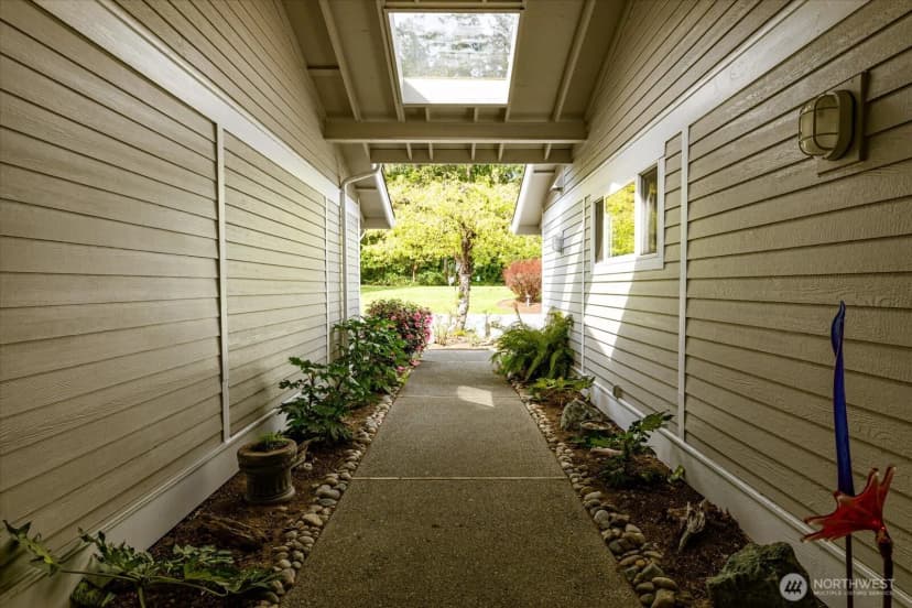 Property photo for 2418 James Place #402, Langley photo 3