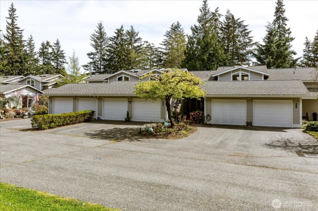 Property photo for 2418 James Place #402, Langley photo 2