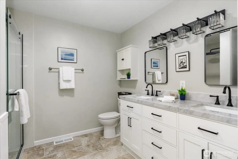 Property photo for 2418 James Place #402, Langley photo 16