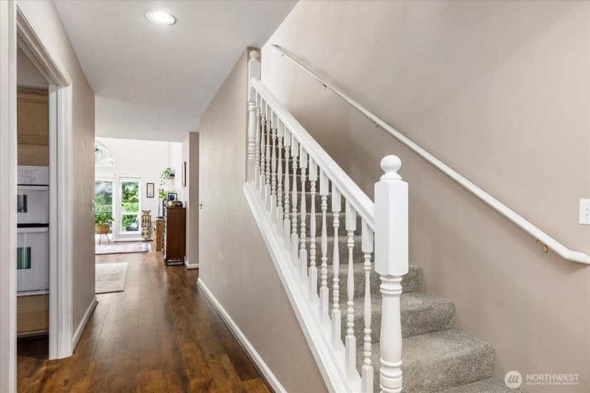 Property photo for 2418 James Place #402, Langley photo 5