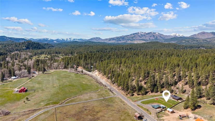 Property photo for 10692 Teanaway Road, Cle Elum photo 3
