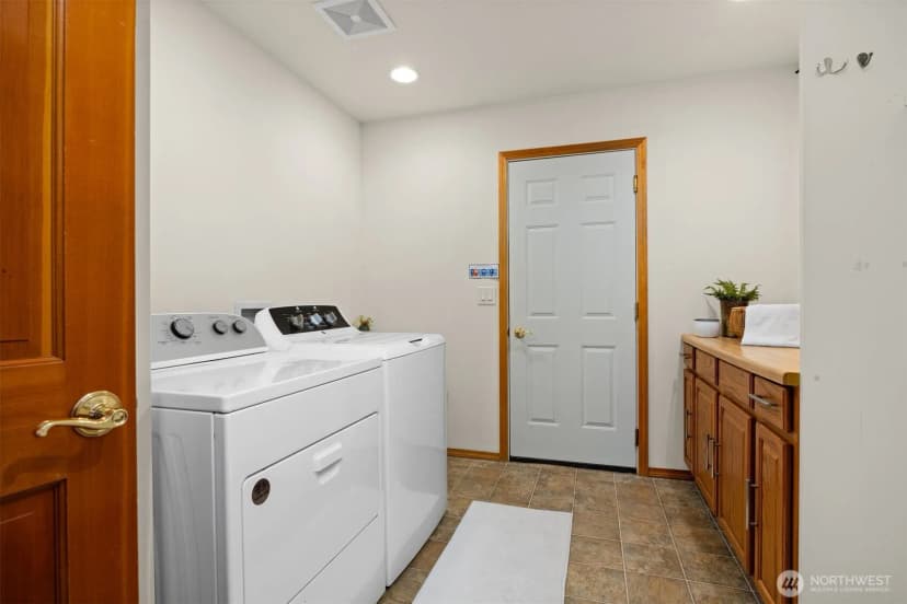 Property photo for 1231 Broad Street, Bellingham photo 20