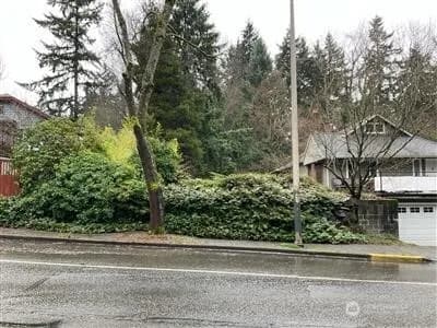 Property photo for 11744 35th Avenue Ne, Seattle photo 2