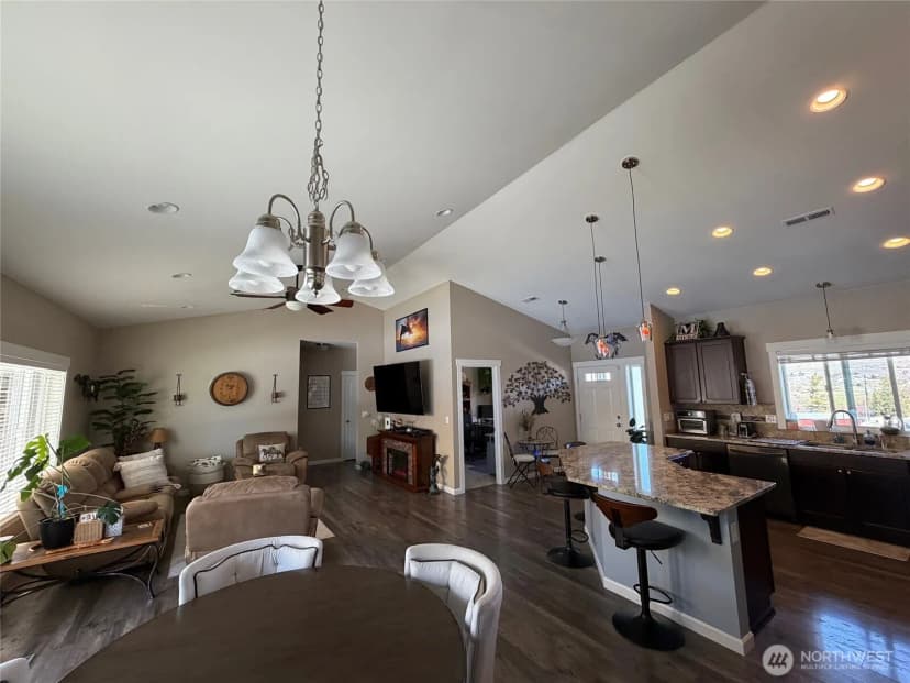 Property photo for 522 Adobe Way, Selah photo 12