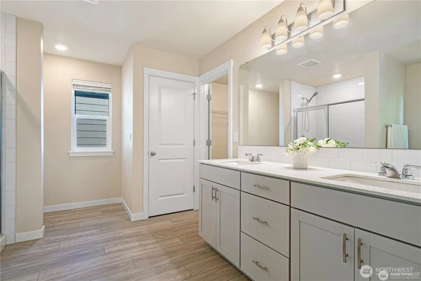 Property photo for 23827 Se 115th Place Se, Kent photo 15