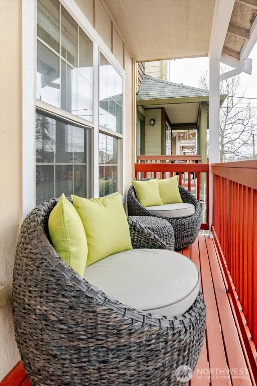 Property photo for 10047 17th Avenue Sw, Seattle photo 2