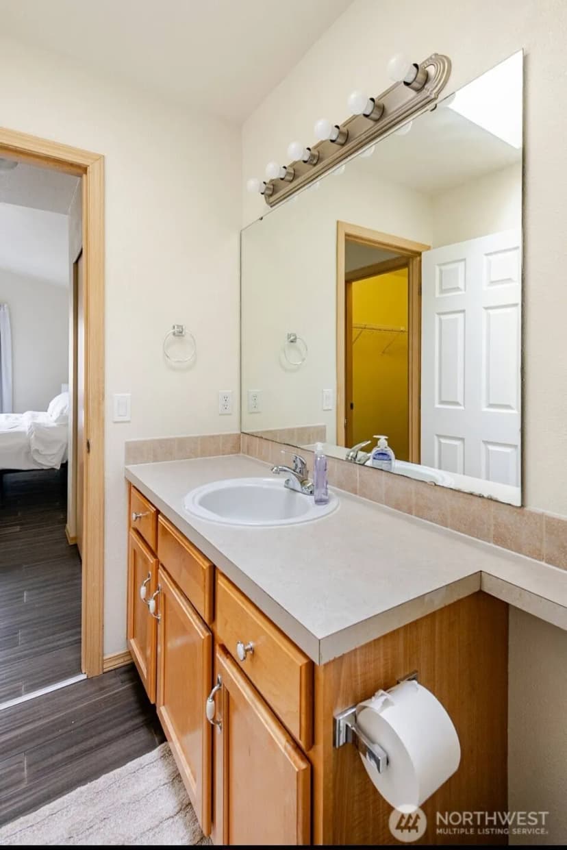 Property photo for 10047 17th Avenue Sw, Seattle photo 16