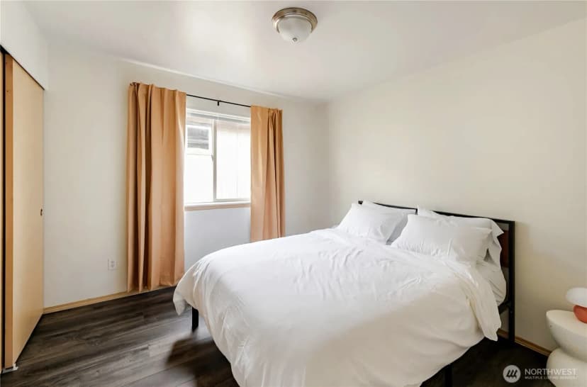 Property photo for 10047 17th Avenue Sw, Seattle photo 23