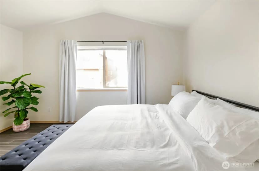 Property photo for 10047 17th Avenue Sw, Seattle photo 12