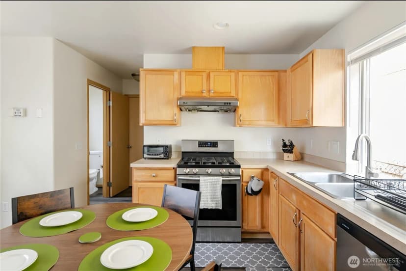 Property photo for 10047 17th Avenue Sw, Seattle photo 8
