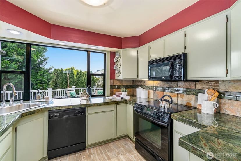 Property photo for 555 Galer Street, Seattle photo 12