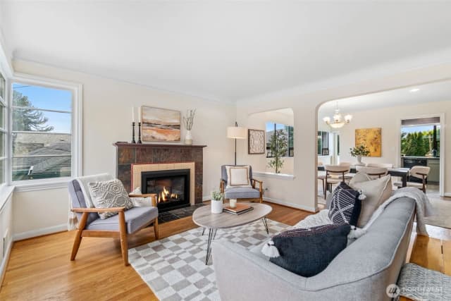 Property photo for 555 Galer Street, Seattle photo 4