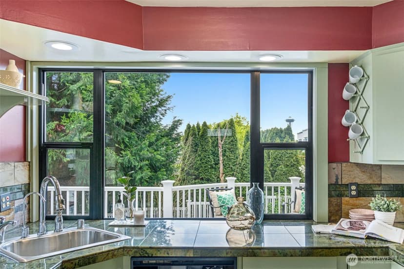 Property photo for 555 Galer Street, Seattle photo 13