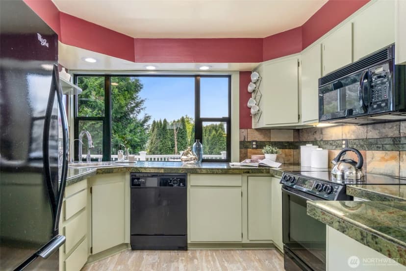 Property photo for 555 Galer Street, Seattle photo 11