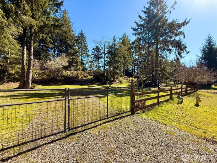 Property photo for 1004 Discovery Avenue Se, Ocean Shores