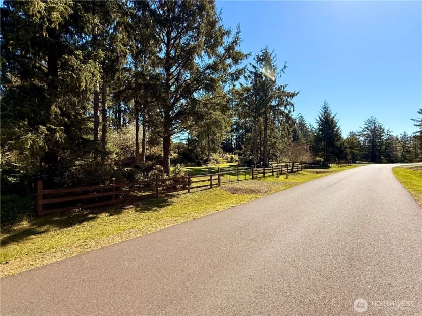 Property photo for 1004 Discovery Avenue Se, Ocean Shores photo 9