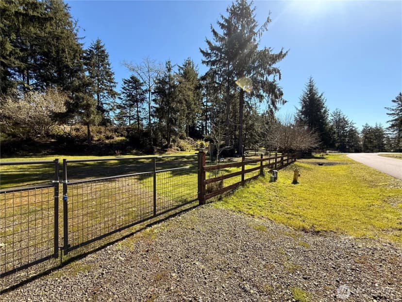 Property photo for 1004 Discovery Avenue Se, Ocean Shores photo 8