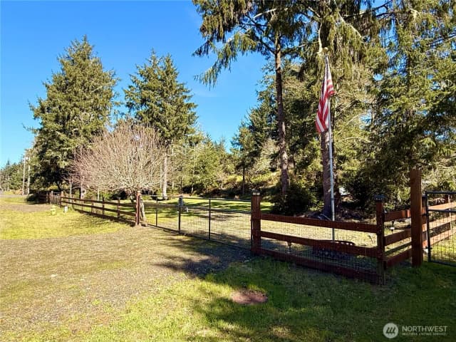 Property photo for 1004 Discovery Avenue Se, Ocean Shores photo 4