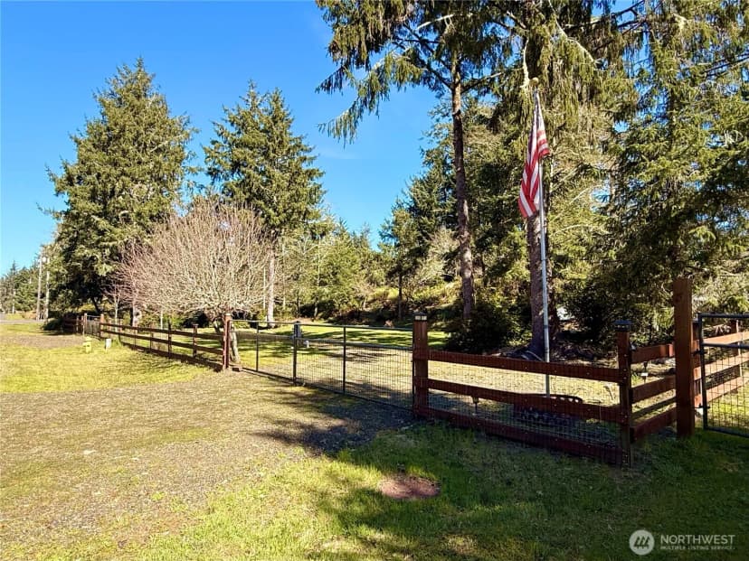 Property photo for 1004 Discovery Avenue Se, Ocean Shores photo 4
