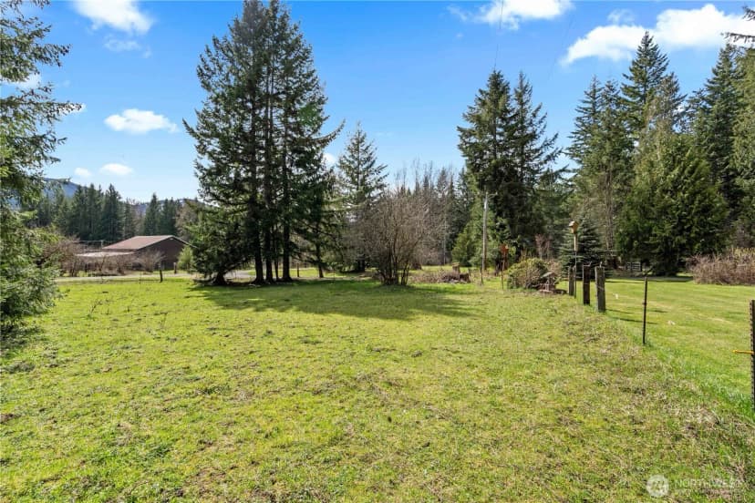 Property photo for 54715 278th Avenue E, Ashford photo 31