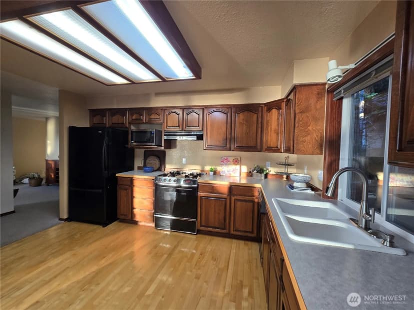 Property photo for 5023 Cooper Point Road Nw, Olympia photo 7