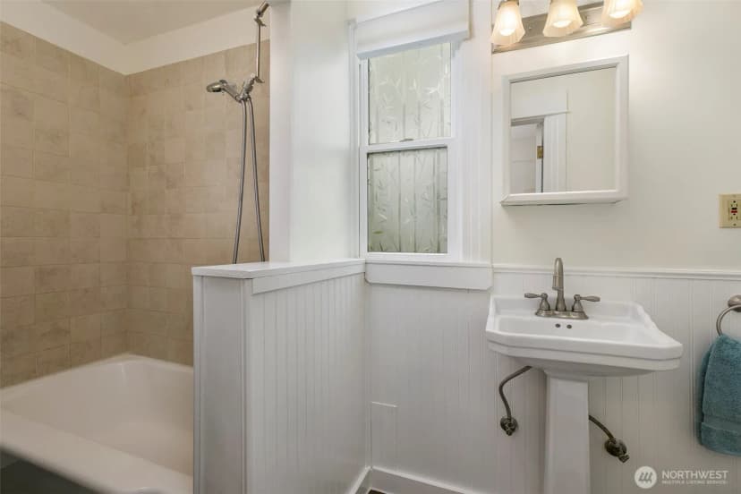Property photo for 6122 8th Avenue Nw, Seattle photo 13