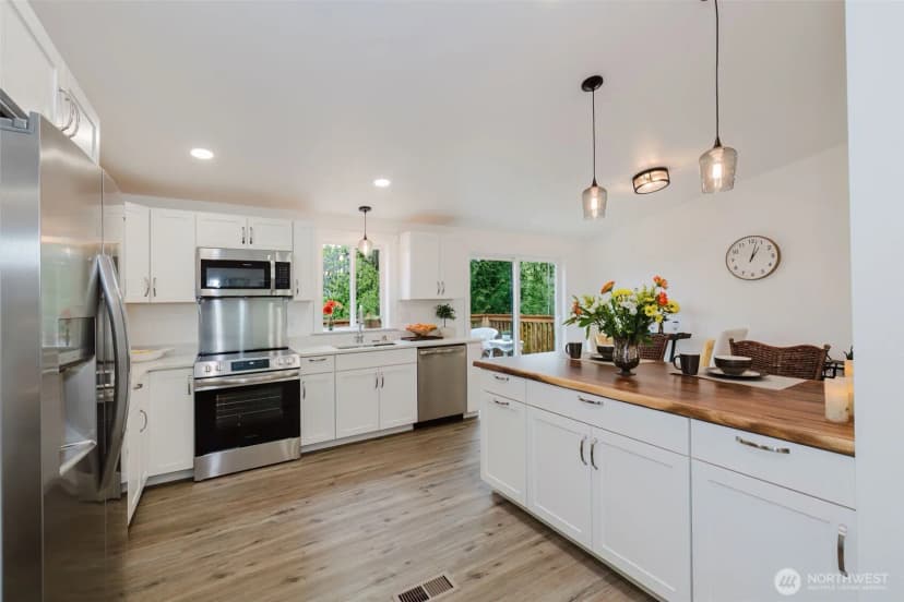 Property photo for 21579 Howard Avenue Ne, Kingston photo 6