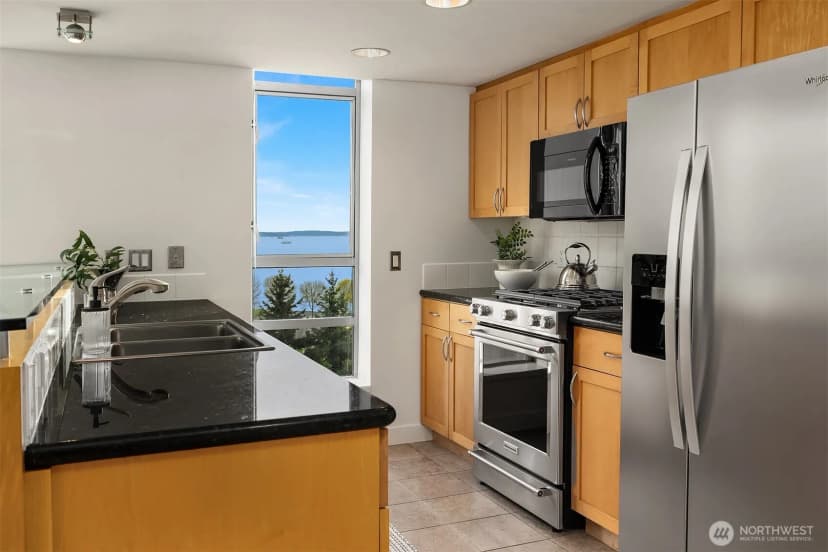 Property photo for 2929 1st Avenue #308, Seattle photo 4