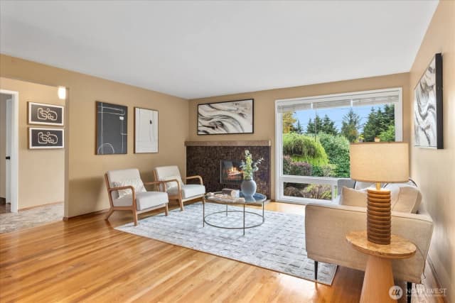 Property photo for 16010 Se 5th Street, Bellevue photo 2