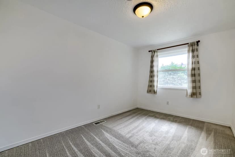 Property photo for 11428 26th Drive Se, Everett photo 22