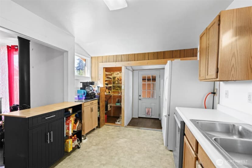 Property photo for 817 W 13th Street, Port Angeles photo 10