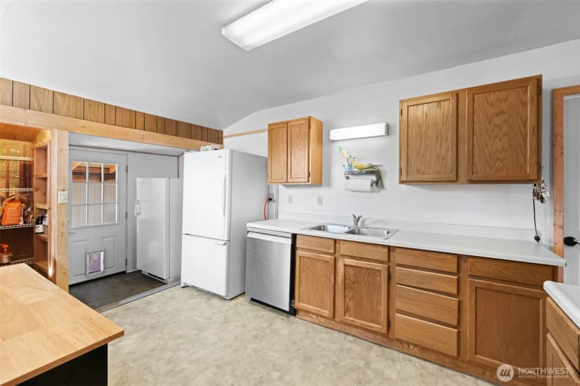 Property photo for 817 W 13th Street, Port Angeles photo 9