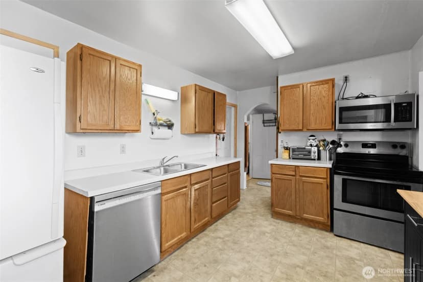 Property photo for 817 W 13th Street, Port Angeles photo 8