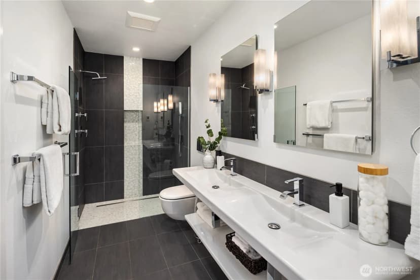 Property photo for 2070 127th Avenue Se, Bellevue photo 18